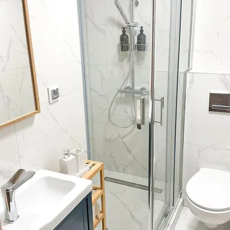 A1 - Kings Big - Haven - Two Shared Bathrooms * Warsaw
