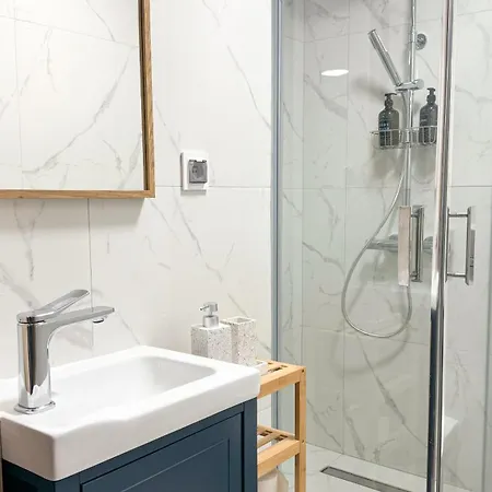 A1 - Kings Big - Haven - Shared Bathrooms - Self Check-in 아파트