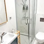 A1 - Kings Big - Haven - Shared Bathrooms - Self Check-in * Varsó