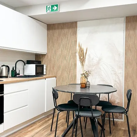 A1 - Kings Big - Haven - Shared Bathrooms - Self Check-in Apartman Varsó